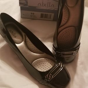 Abella sz 10 Black Patent 1-1/2" Wedge Shoe - NIB